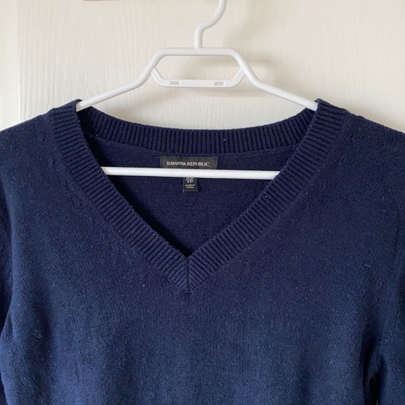 Banana Republic v-neck blue sweater xS - Picture 2 of 3